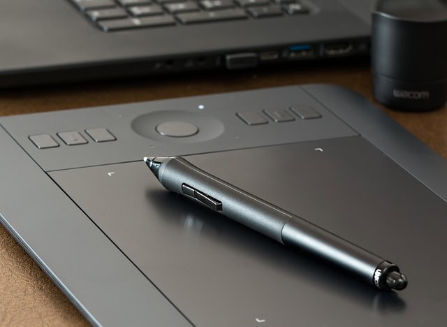 Tablette graphique avec stylet pour formation NDRC en ligne.